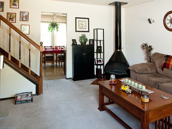 Kirby Ave Living Area