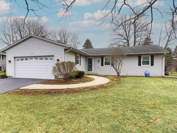 605 Gaslight Dr, Algonquin, IL 60102