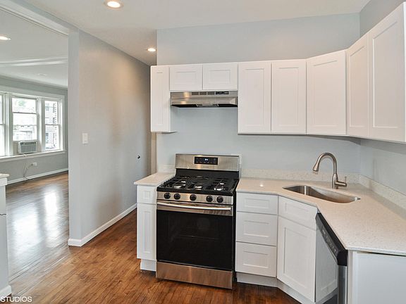 5th image of 3557 W Wrightwood Ave