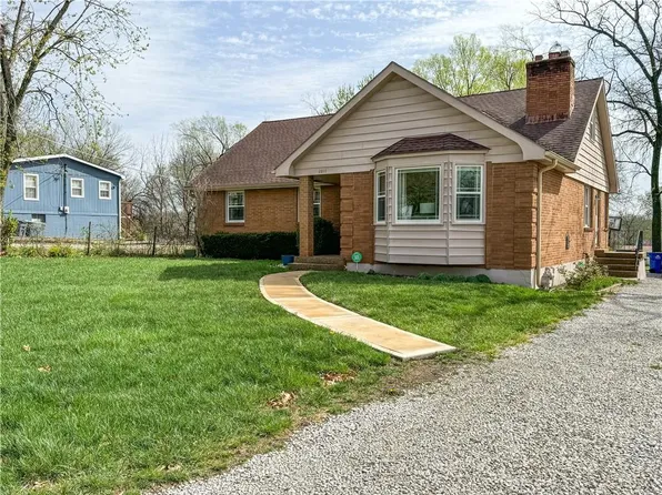 8011 Manning Ave, Raytown, MO 64138