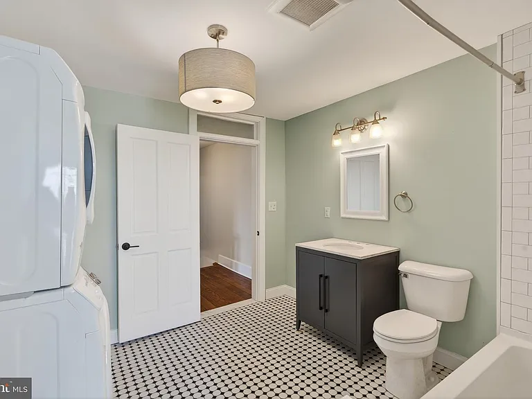 144 Gay St #2 — Photo 27