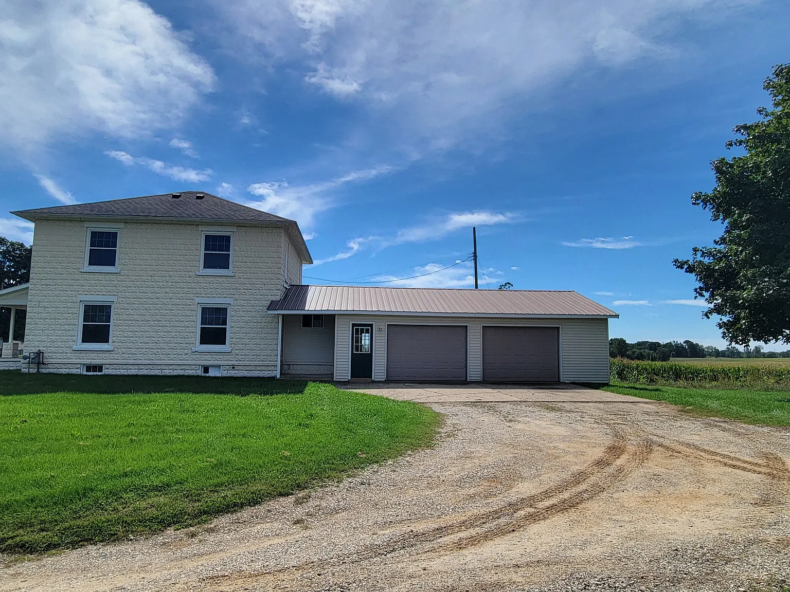 4 bed, 1900 sqft, $1,850 — Photo 2