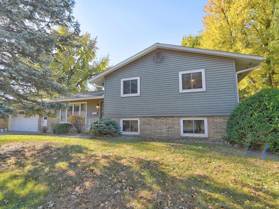 1st image of 320 Knollwood Dr