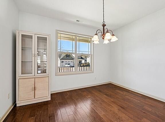 4th image of 167 Fairview St