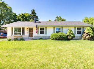 N89W17512 Saint Thomas Dr, Menomonee Falls, WI 53051