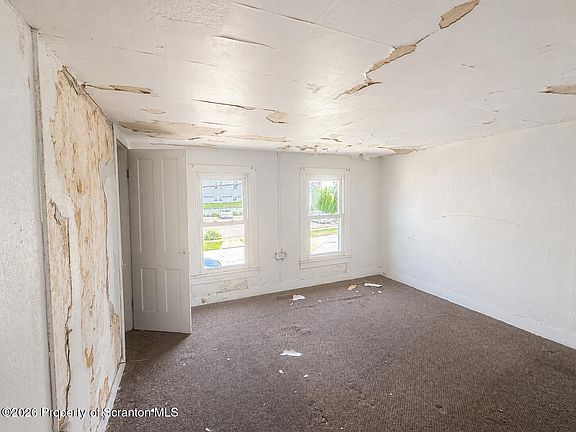 5th image of 332 New York St