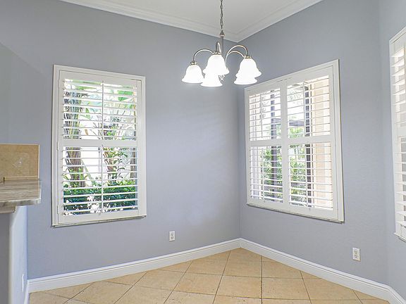 4th image of 821 Vistana Cir