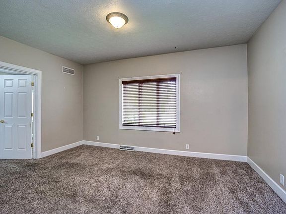 5th image of 3725 Lincolnway E #B