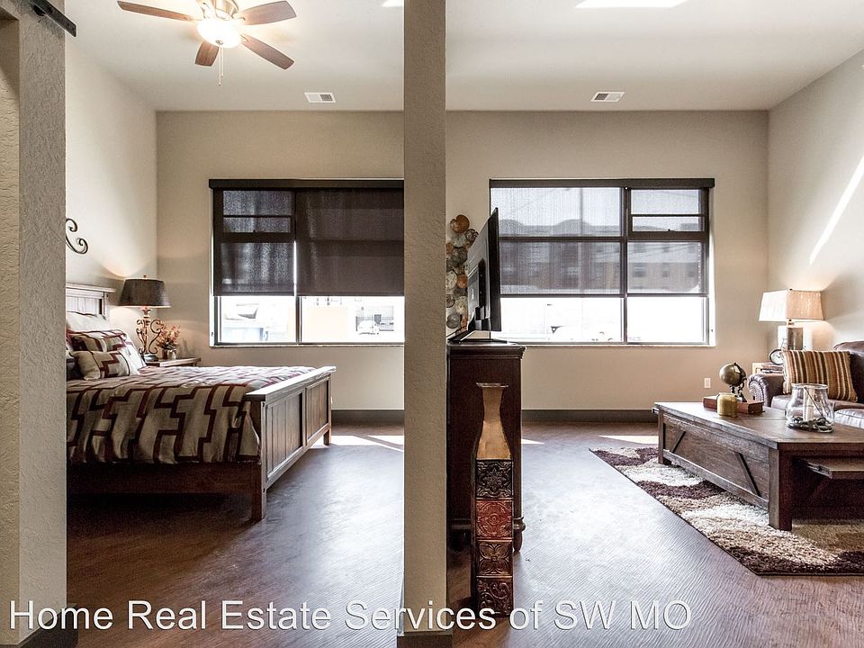 2nd image of 535 W Walnut St APT 208