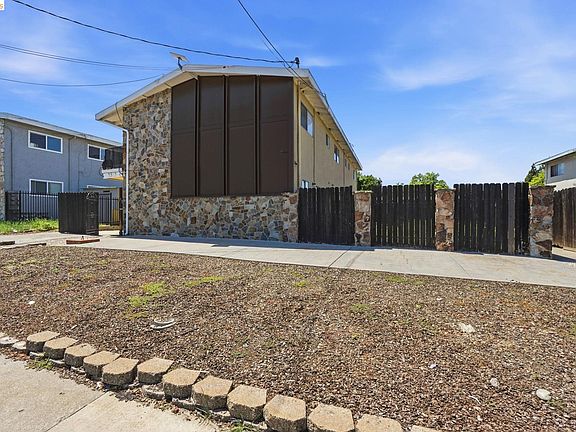 5th image of 3513 Fairview Dr