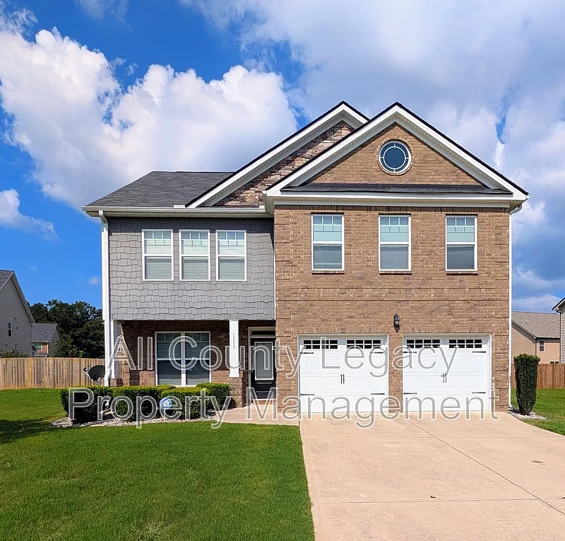 4 bed, 2.5 bath, 2288 sqft, $2,250 — Photo 1