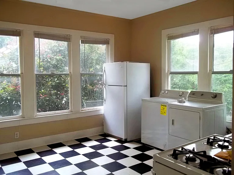 218 N Windomere Ave #B — Photo 7