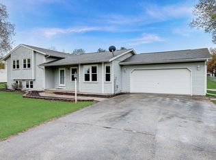 N6421 Raven Rd, Pardeeville, WI 53954