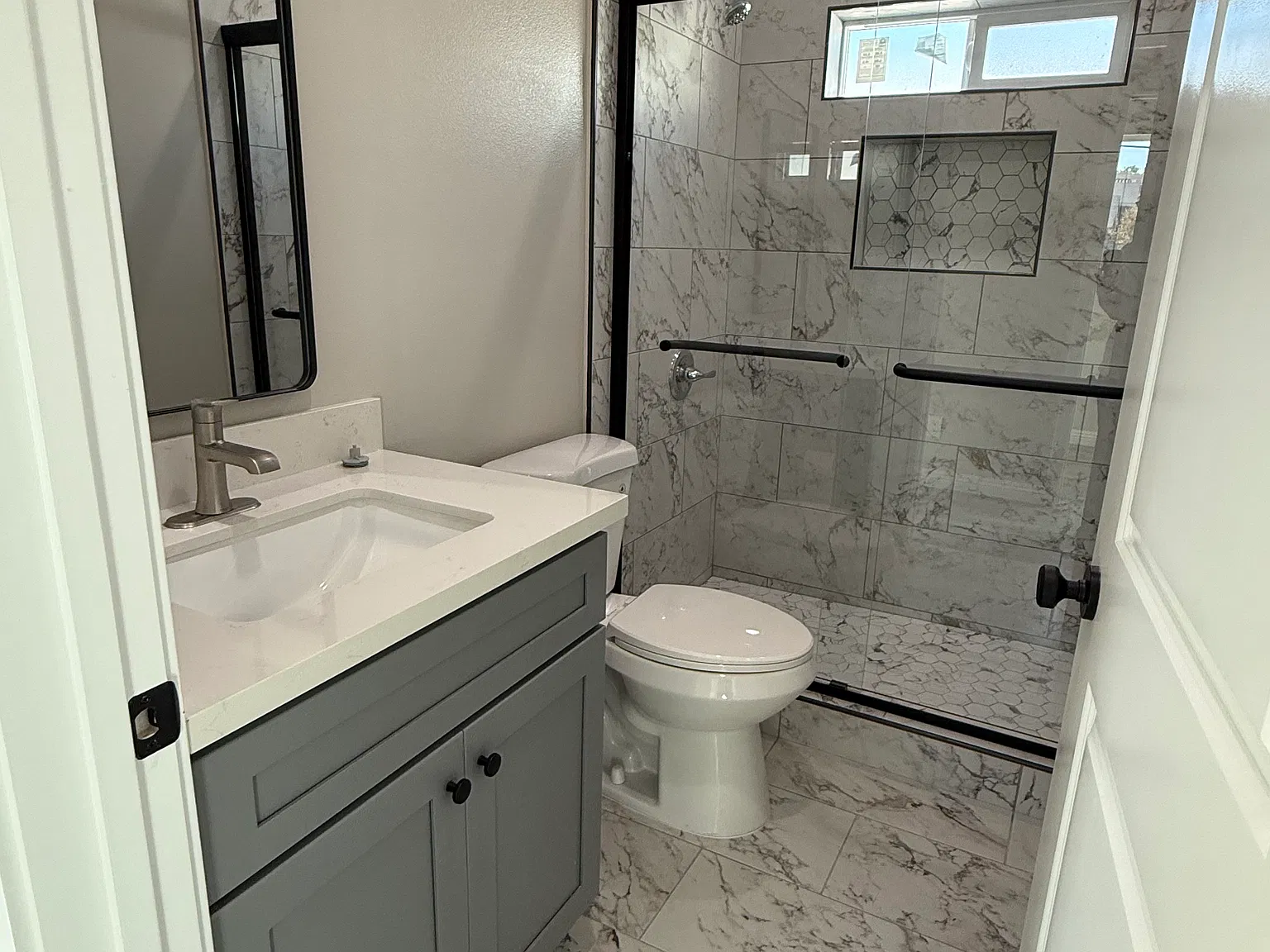 2 bed, 913 sqft, $3,000 — Photo 4