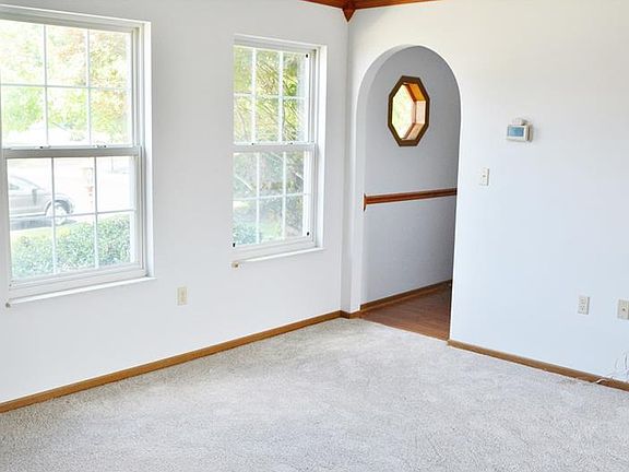 5th image of 304 Trail Ct E