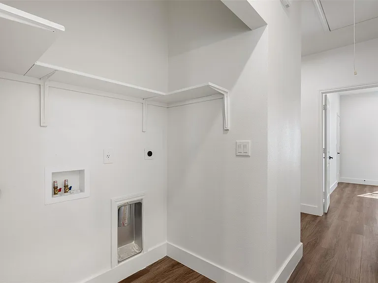 15407 Armstrong Ave — Photo 25