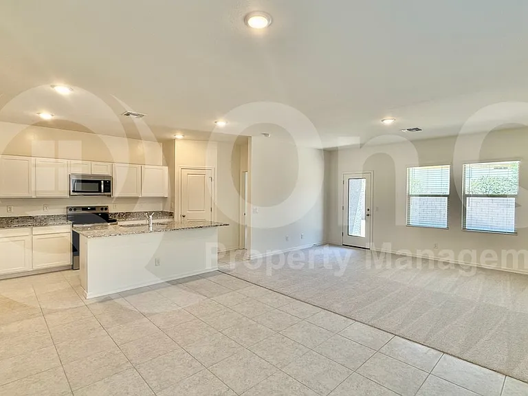 4426 N 100th Dr — Photo 4