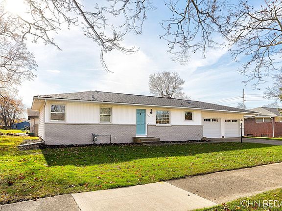 2nd image of 402 W 31st St