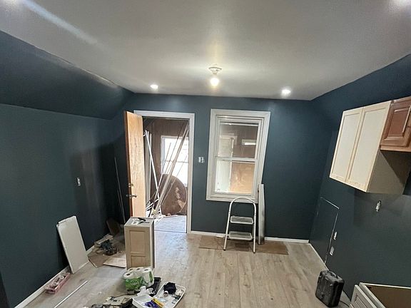 3rd image of 6833 S May St