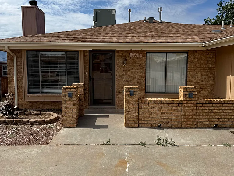 762 Stafford Ct — Photo 1
