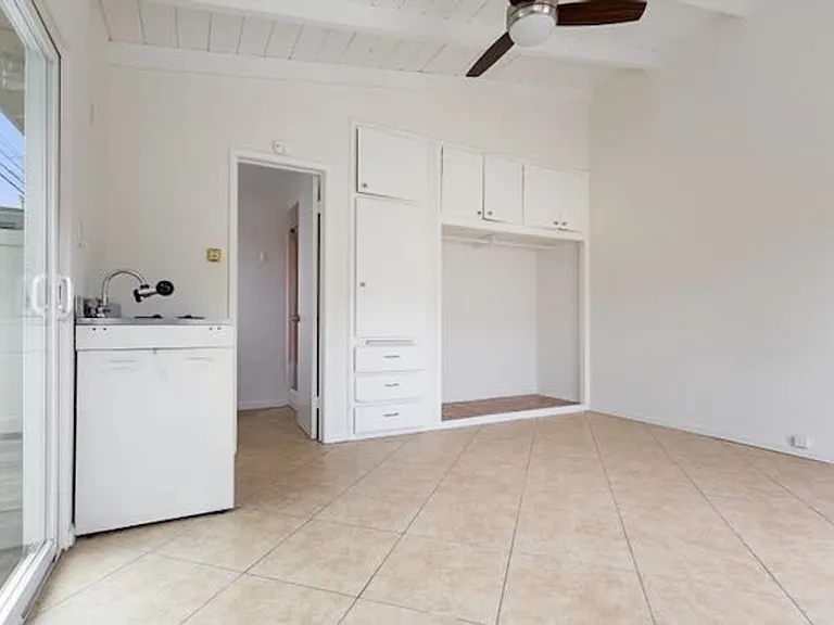 CAB222 — Photo 2