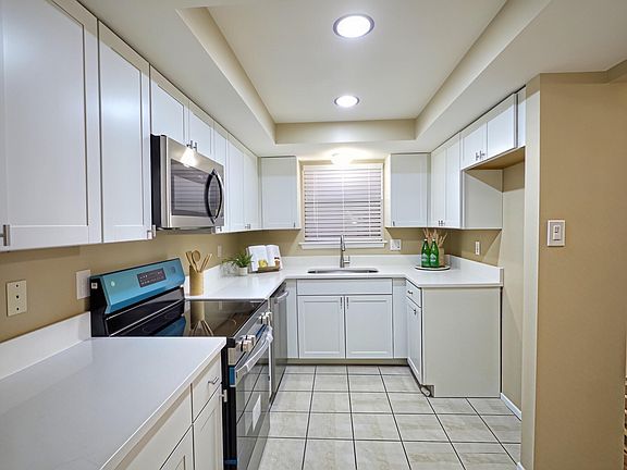 4th image of 4014 High Ridge Cir