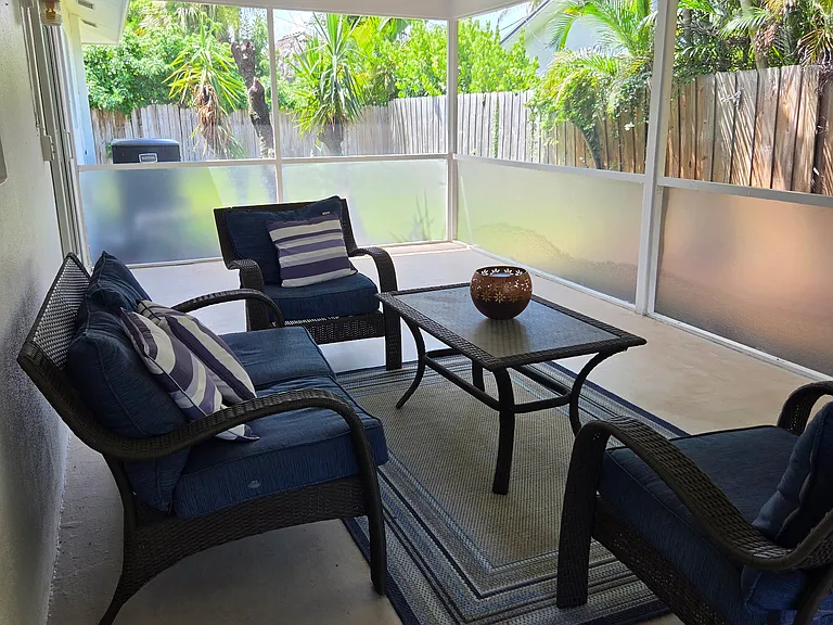 239 W Riverside Dr — Photo 13