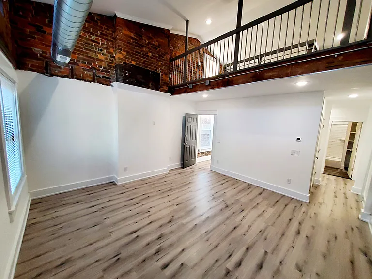 36 W Court St #4F — Photo 8