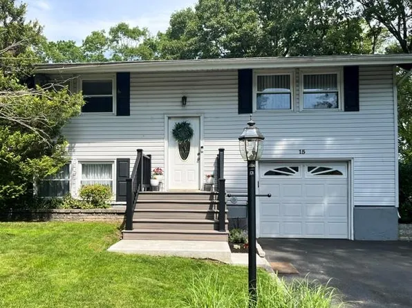 15 Cabin Lane, East Setauket, NY 11733