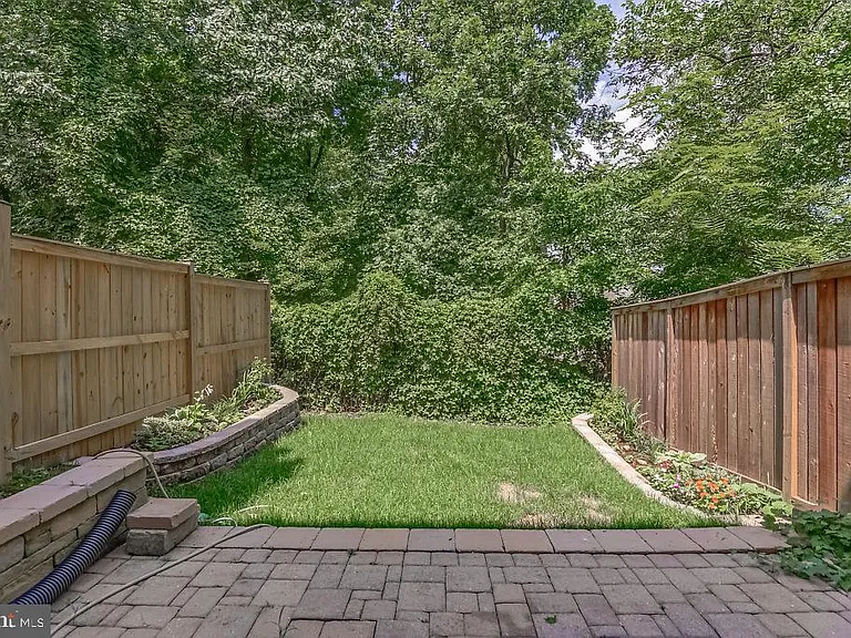 260 Burgess Ave — Photo 31
