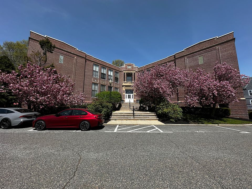 1st image of 841 Parker St APT 207