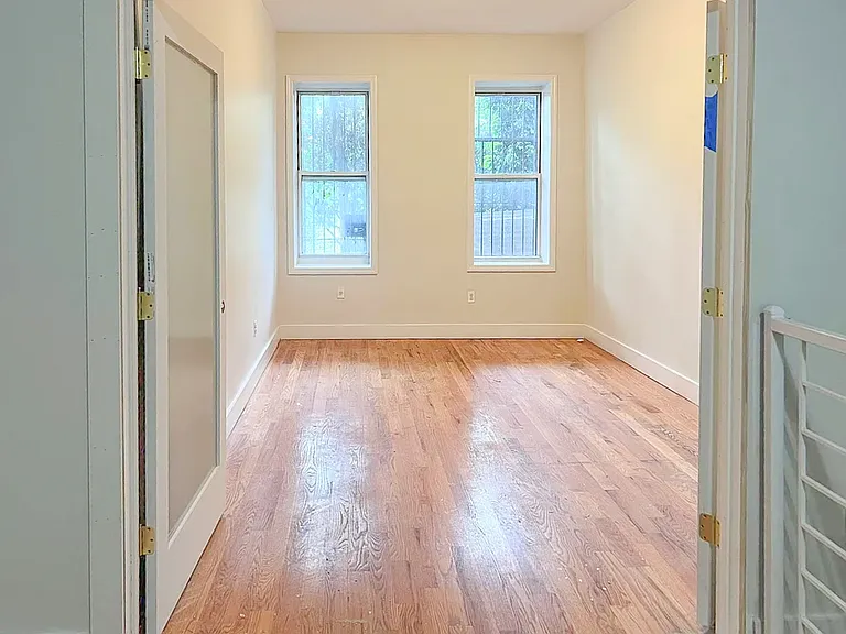 828 Halsey St #1A — Photo 5
