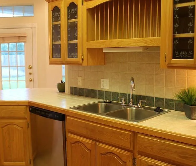 1418 Summerfield Ln — Photo 8