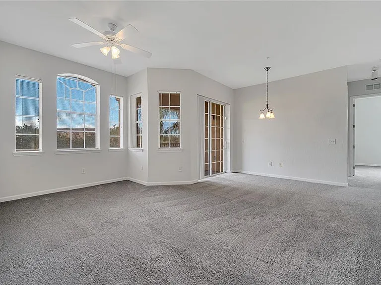 817 Terrace Ridge Cir #817 — Photo 2