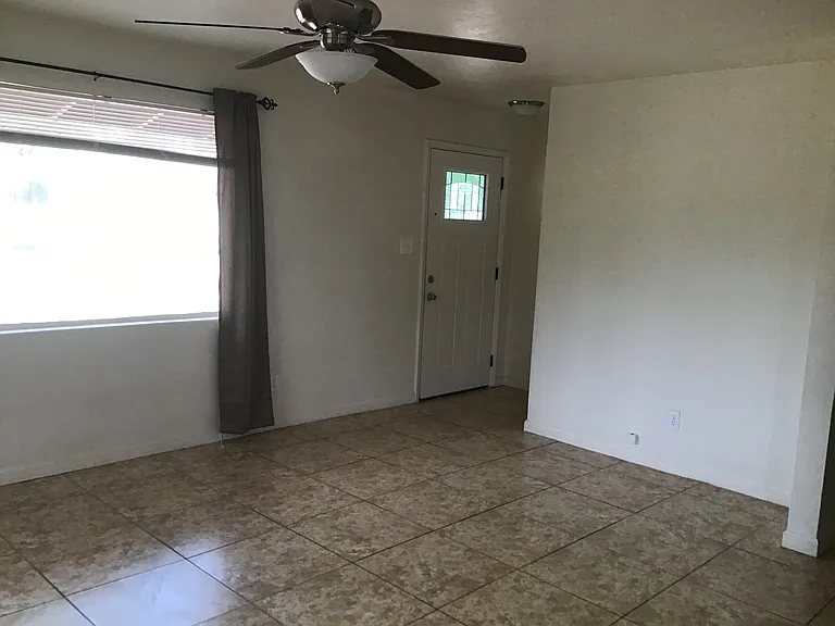 542 E Flores St — Photo 4