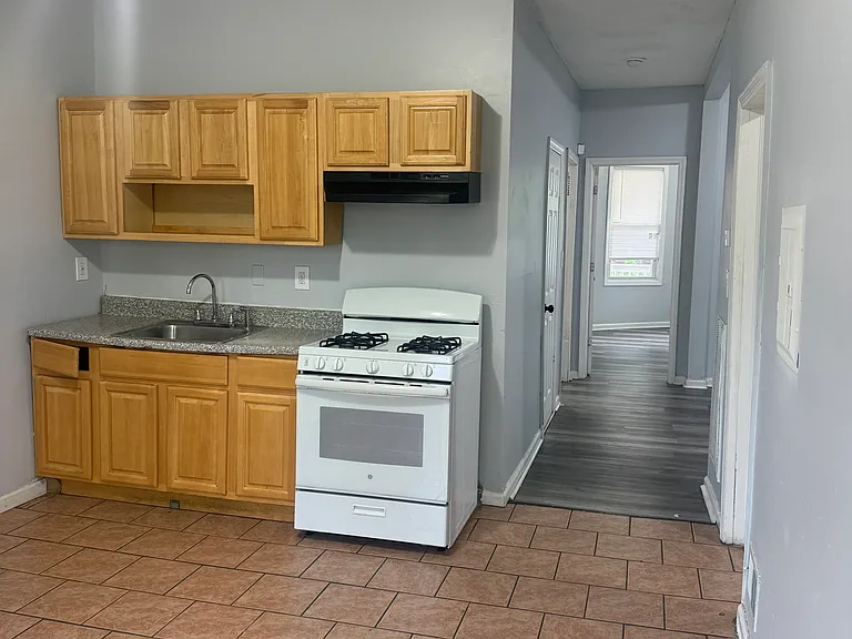 52 Franklin St #1 — Photo 1