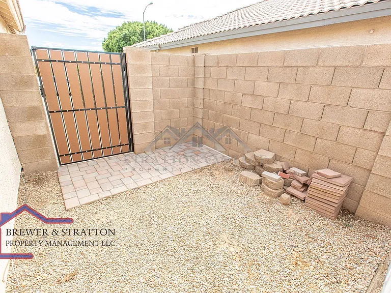 4962 E Holmes Ave — Photo 13