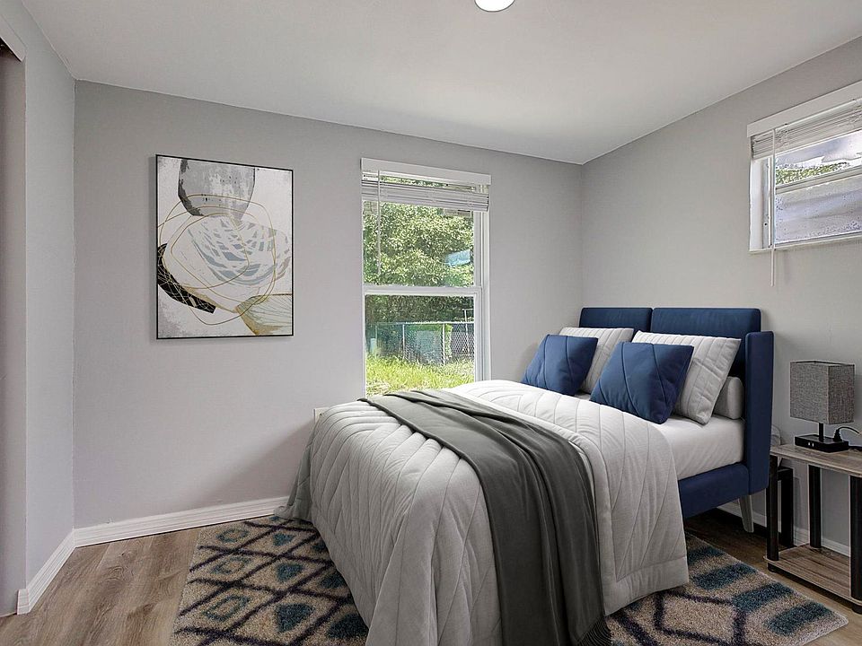 Please note that this photo has been virtually staged, not all furnishings seen will be included in your room when you arrive