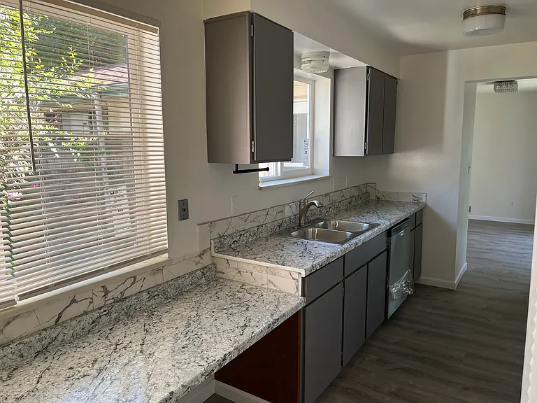 1424 Centennial Dr — Photo 7