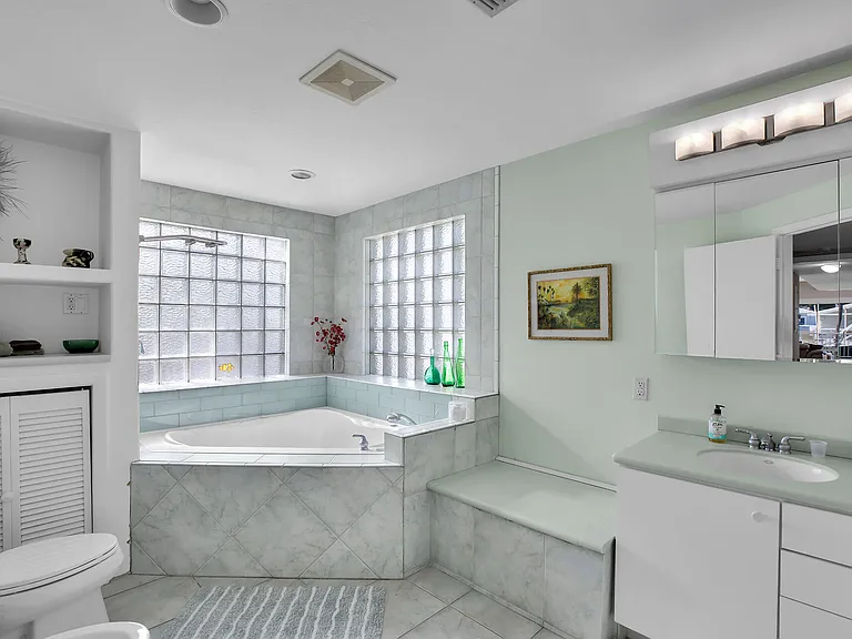 314 Loeb Ave — Photo 22