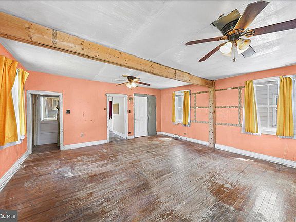 4th image of 2831 Willow Street Pike
