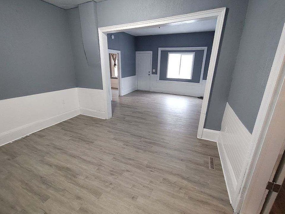 1st image of 467 Marquette Ave