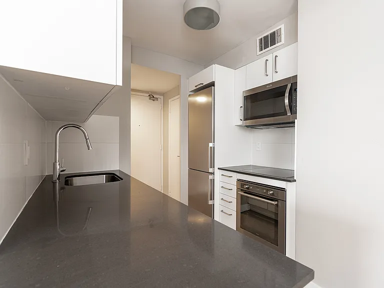 190 Jameson Ave — Photo 12