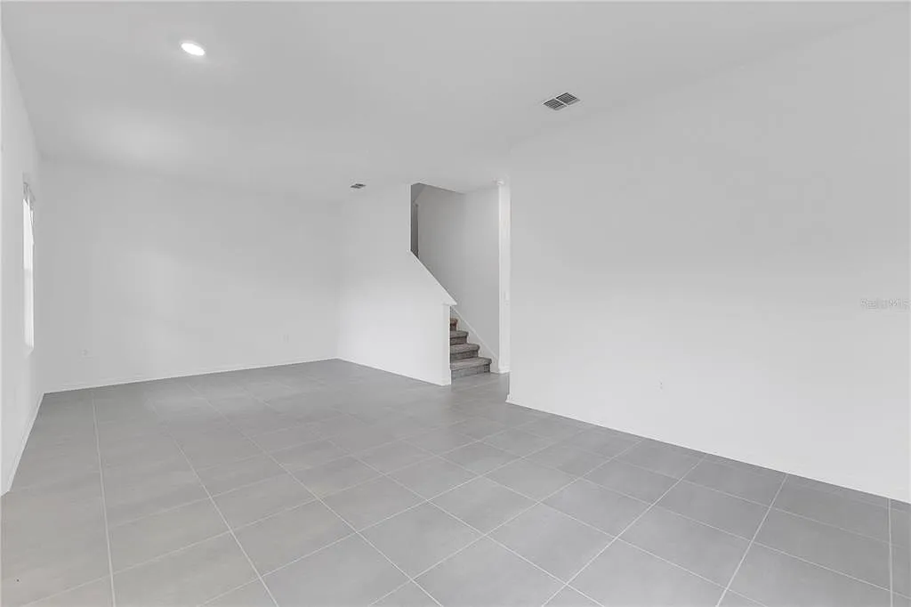 3 bed, 2.5 bath, 1755 sqft, $2,400 — Photo 3