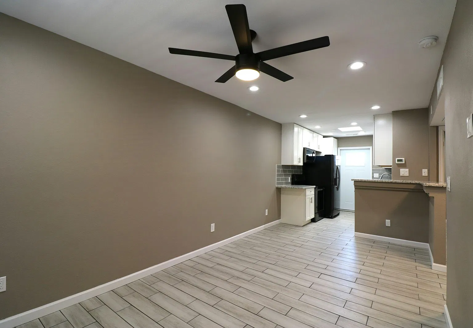 101 North Oak Street, Unit #D — Photo 3