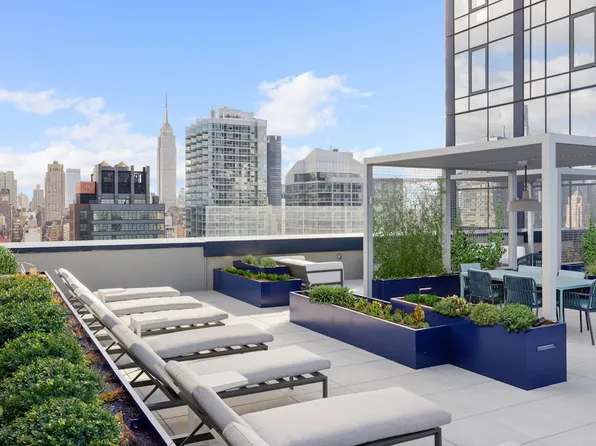 555 West 38th Street image 15 of 21