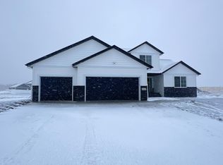 4123 50th St N, Fargo, ND 58102