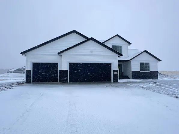 4123 50th St N, Fargo, ND 58102