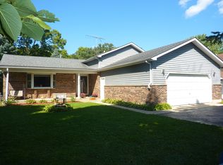 908 Nippersink Rd, Spring Grove, IL 60081