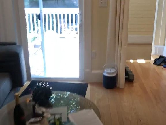 4th image of 24 Essex St